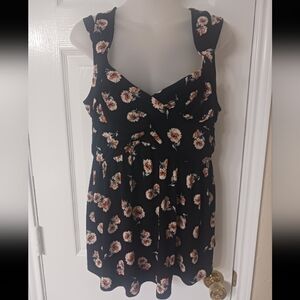 Torrid Black Floral CrissCross Sleeveless Blouse Size 0. NWOT